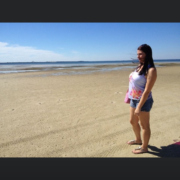 Gorgeous Floral 🌸 Lace Back Tank - Picture 2 of 8